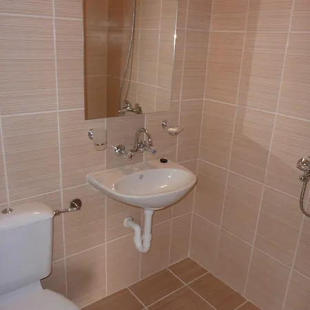Hotel Tango 2*